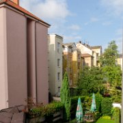 Blick aus dem Hotel Victoria in den Innenhof : !Moped-Touren, 2017.4-Laender, 2017.4-Länder, Europa, Europe, Moped-Touren, Pilsen, Tschechien