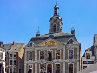 Mittagspause auf dem Grand Place von Huy : 2018.Ardennen, Belgien, Europa, Europe, Huy, MRD, Wallonie